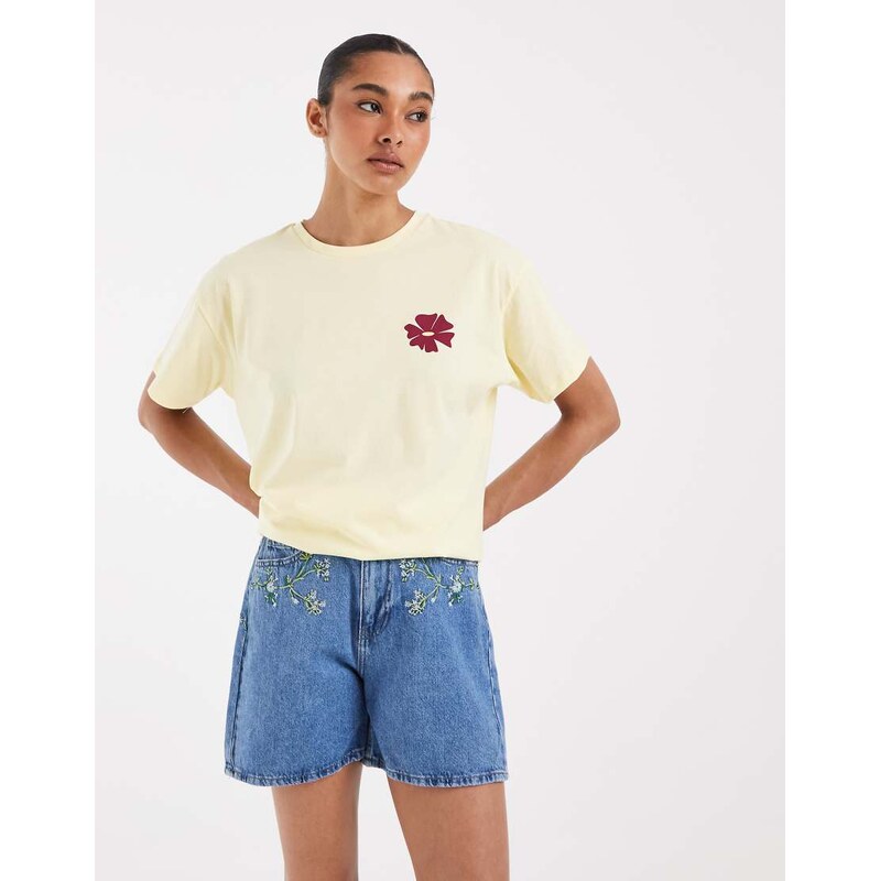 Pieces floral embroidered denim shorts in medium blue