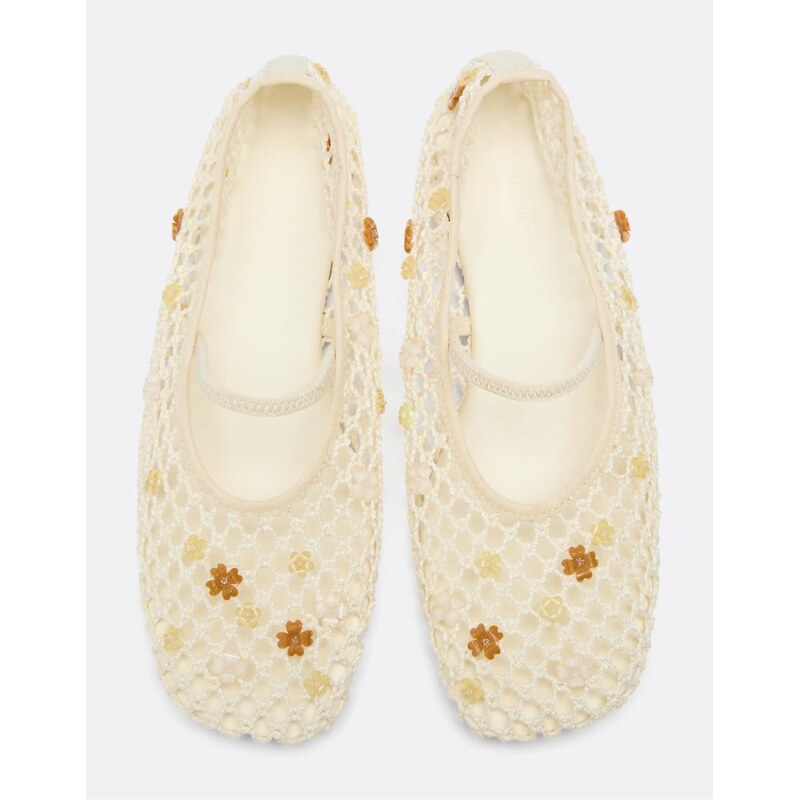 Stradivarius Flat mesh shoes with charms in ecru-White 115589950