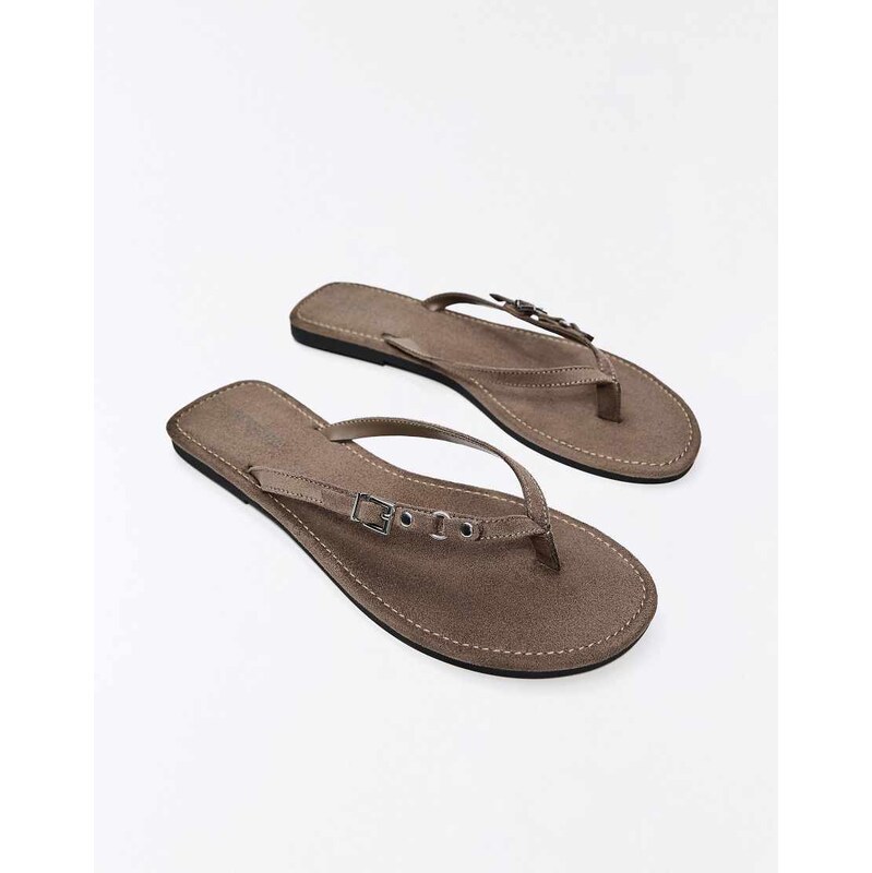 Bershka Thong flat slider sandals in black in beig-Neutral 115589969