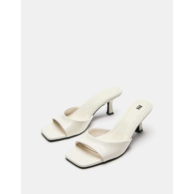 Pull&Bear Heeled sandals in white 115589994