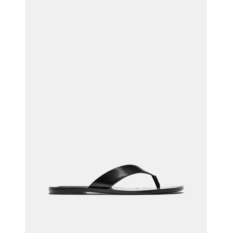 Pull&Bear Flat studded sandals in black 115589993