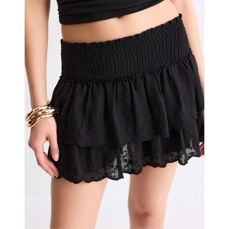 Stradivarius Embroidered crinkled skort in black 115590013
