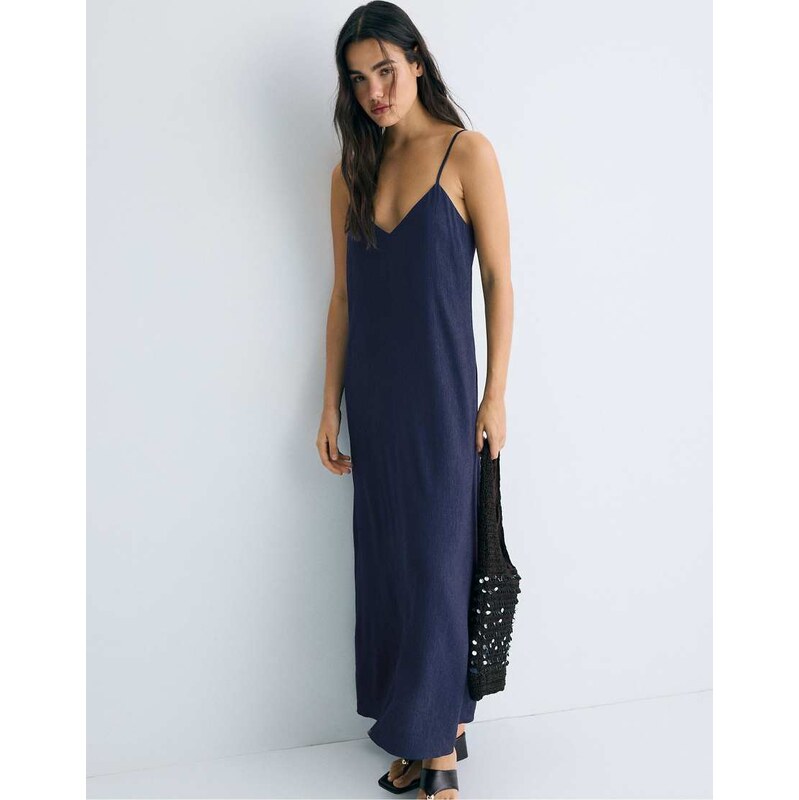 Stradivarius Textured strappy midi dress in dark blue-Navy 115590021