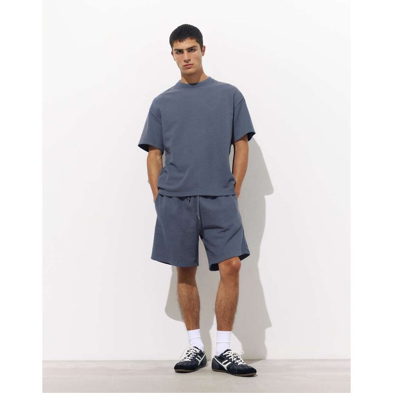 Pull&Bear Textured bermuda sweatpants in grey blue