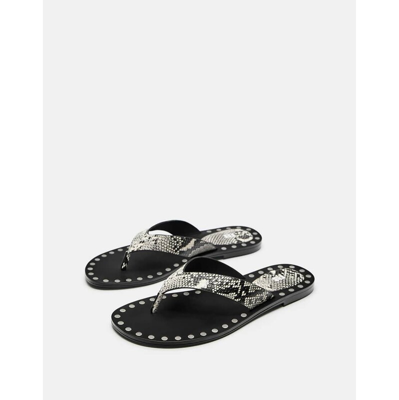 Pull&Bear Flat studded sandals in contrast-Multi 115591761