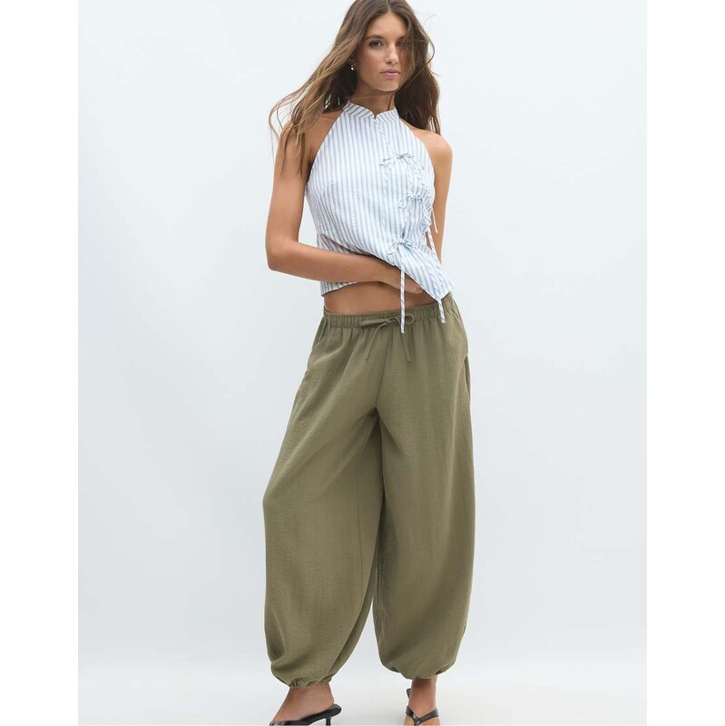 Stradivarius Flowy sarouel trousers in khaki-Green