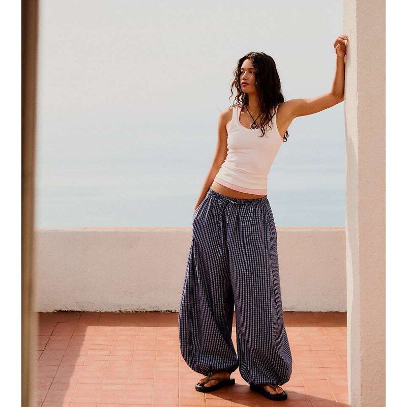 Bershka Petite poplin bloomer trousers in blue-Red