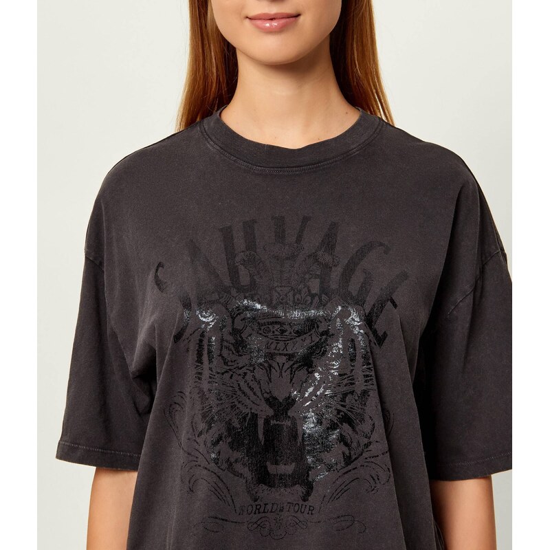 GUESS Tričko SAVAGE TOUR | Cropped Fit