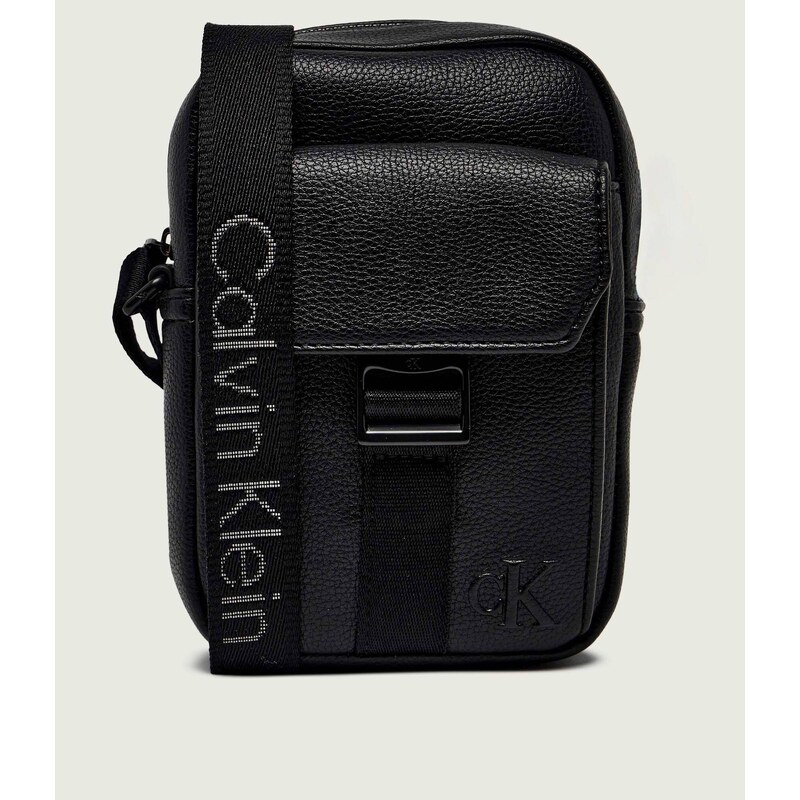 Calvin Klein Reportérka