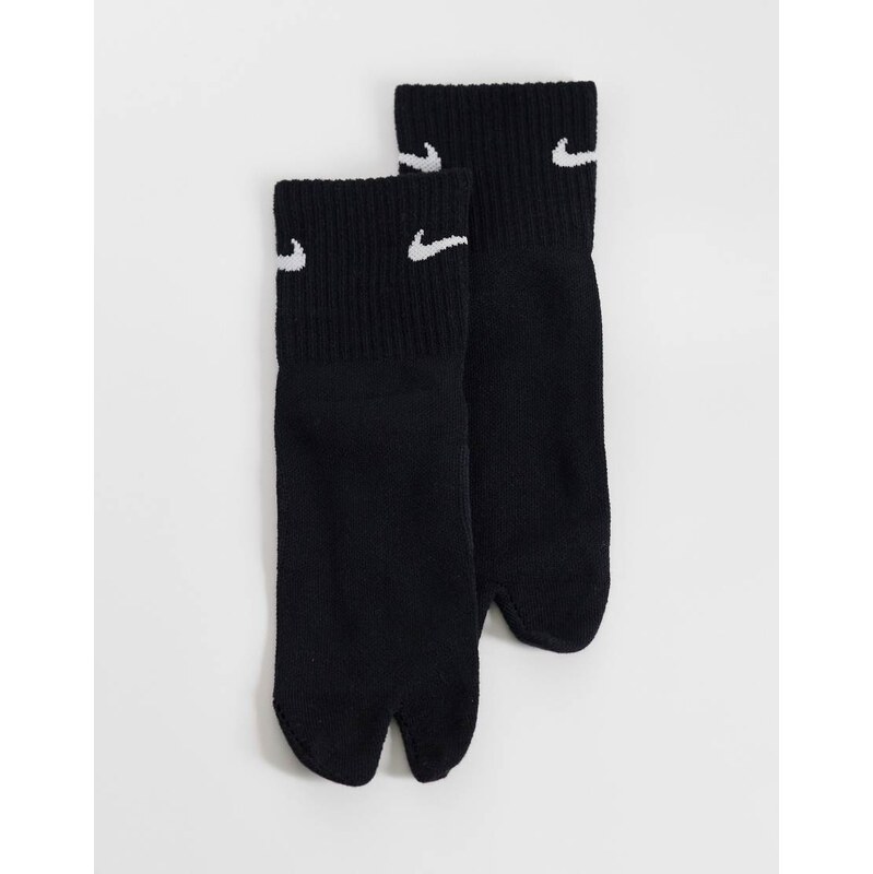 Nike Training Everyday Rift split toe socks in black 115646672