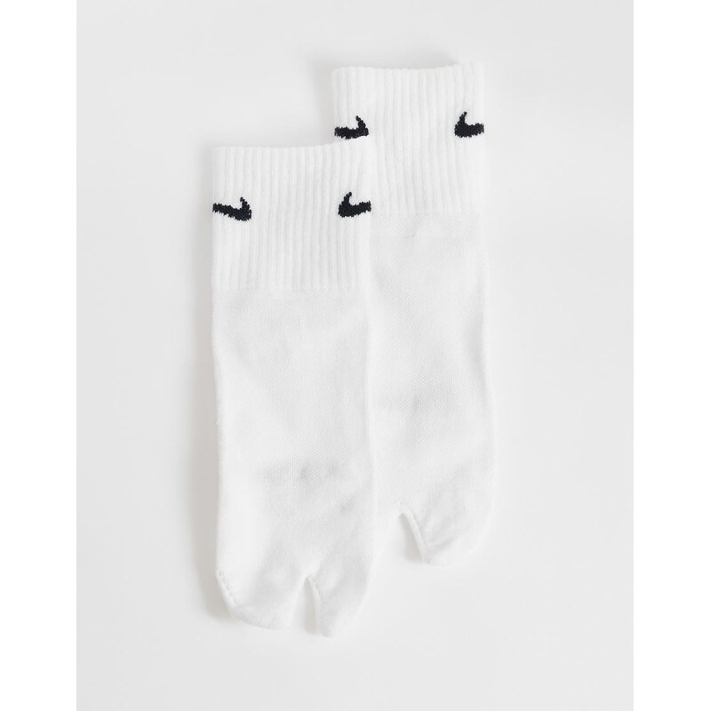 Nike Training Everyday Rift split toe socks in white 115646673