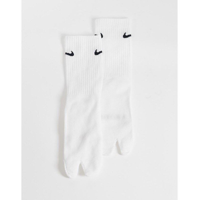 Nike Training Everyday Rift split toe crew socks in white 115646674