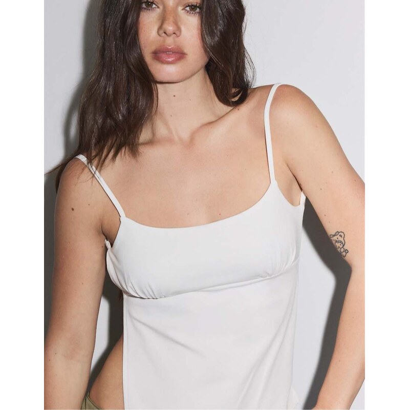 Stradivarius Open back strappy top in ecru-White 115648698