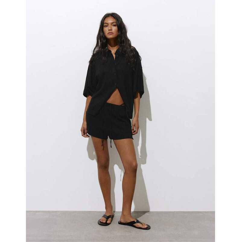 Pull&Bear Linen blend shorts in black 115682052