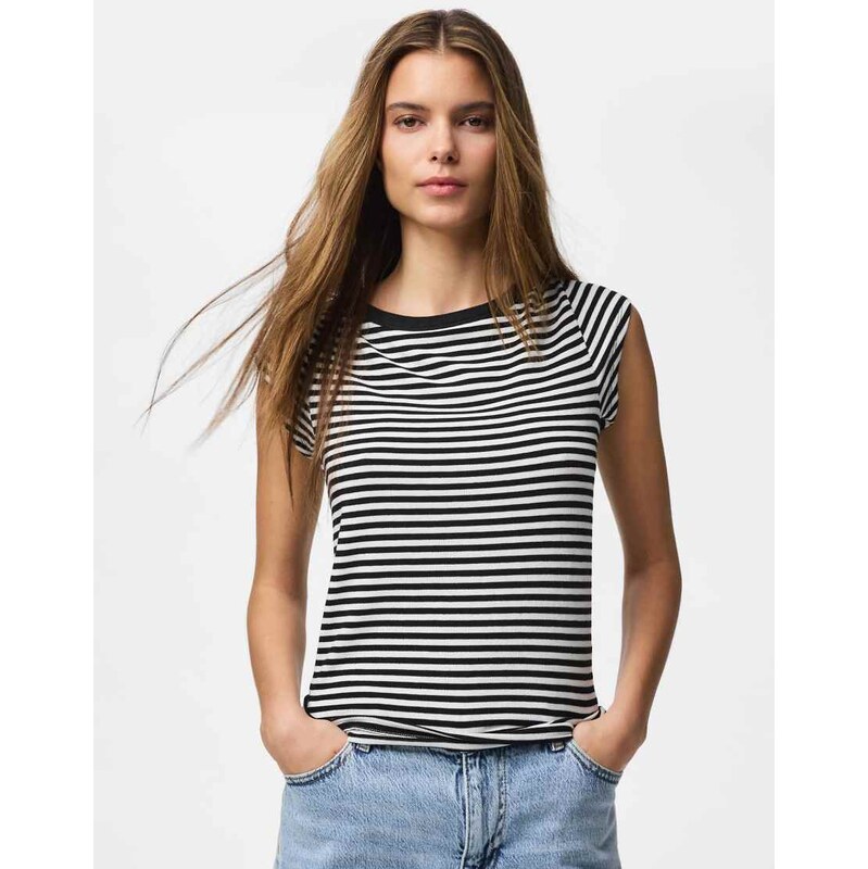 Pieces Cap sleeve top in black1 115682152