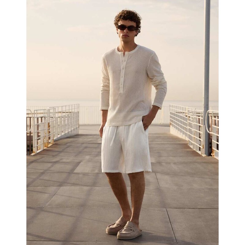 Bershka Rustic jogger bermuda shorts in white
