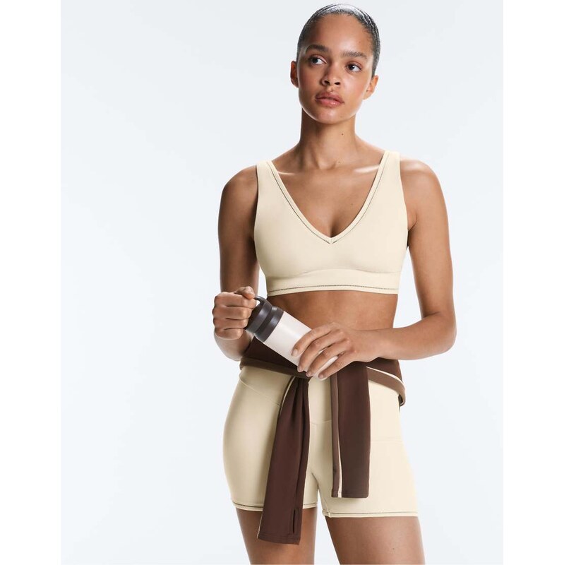 OYSHO Medium-support comfortlux sports bra with hemstitch in ivory 115704894