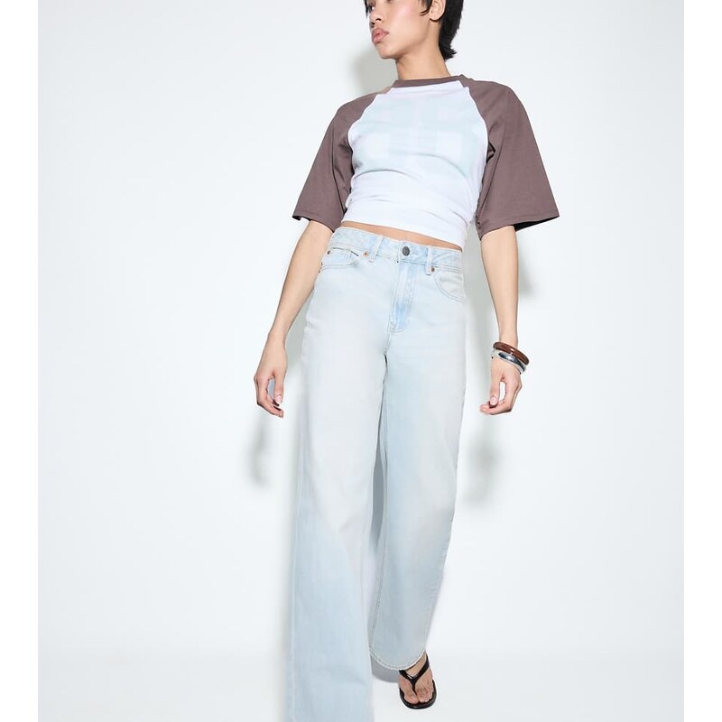 Stradivarius Petite d92 straight wide-leg jeans in light bleach-Blue 115712096