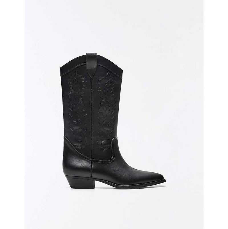 Bershka Cowboy boots in black 115740960