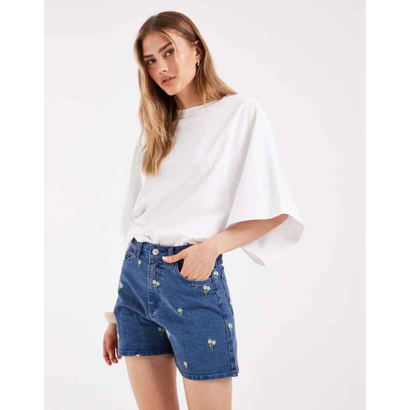 Pieces floral embroidered denim shorts in medium blue