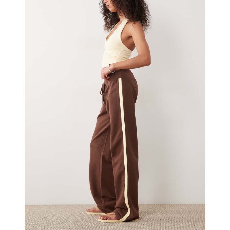 ASOS DESIGN yoga trouser with contrast side stripe in chocolate-Brown 115716168