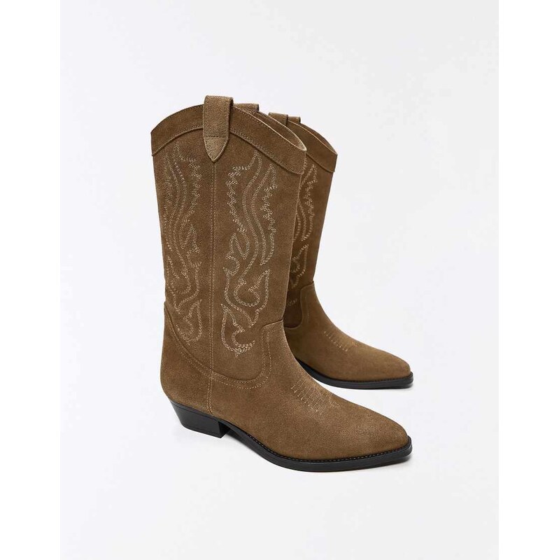 Bershka Leather cowboy boots in tan-Brown 115733738
