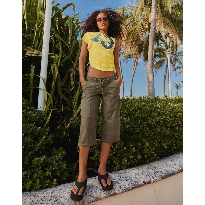 Bershka Capri trousers in khaki-Green 115731002