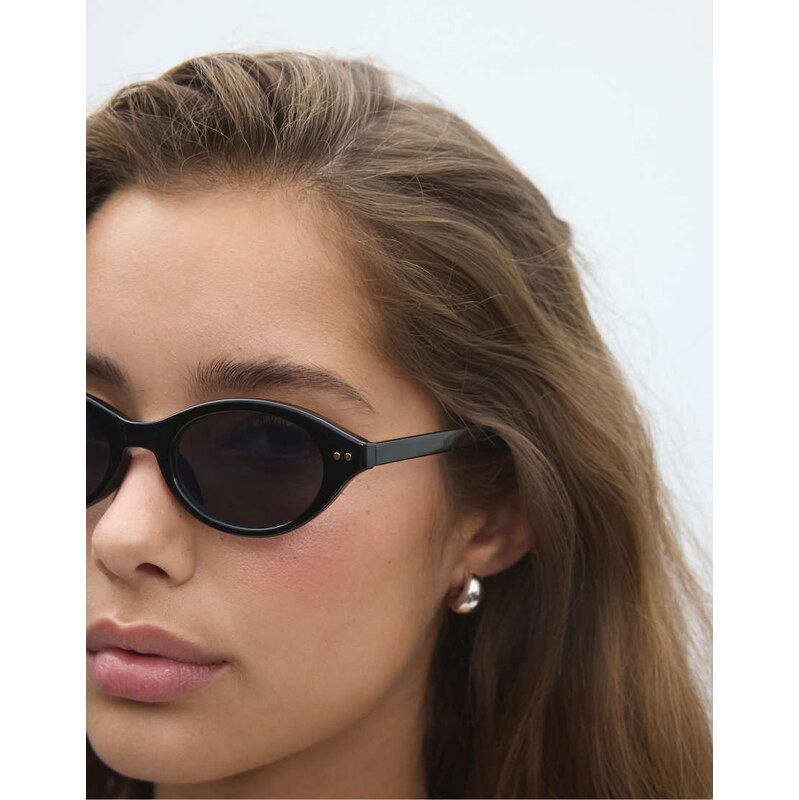 Stradivarius Oval sunglasses in black 115733749