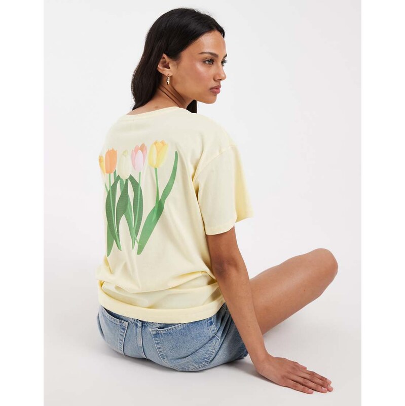 Pieces oversized tulip graphic t-shirt in pastel yellow 115744143