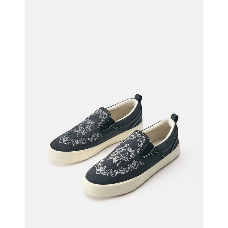 Pull&Bear Embroidered canvas trainers in black