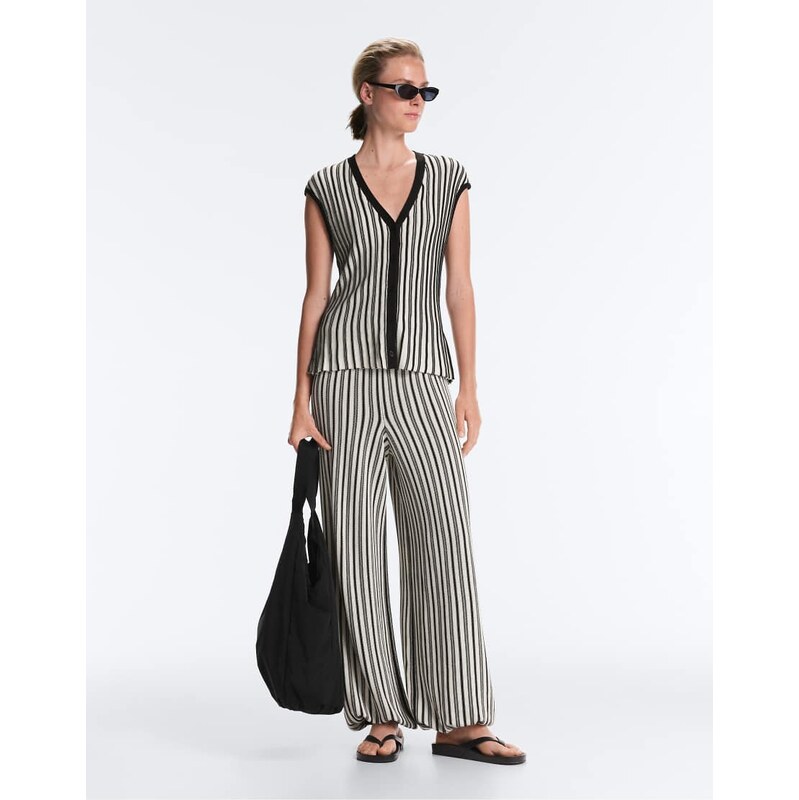 OYSHO V-neck knit stripe vest in black