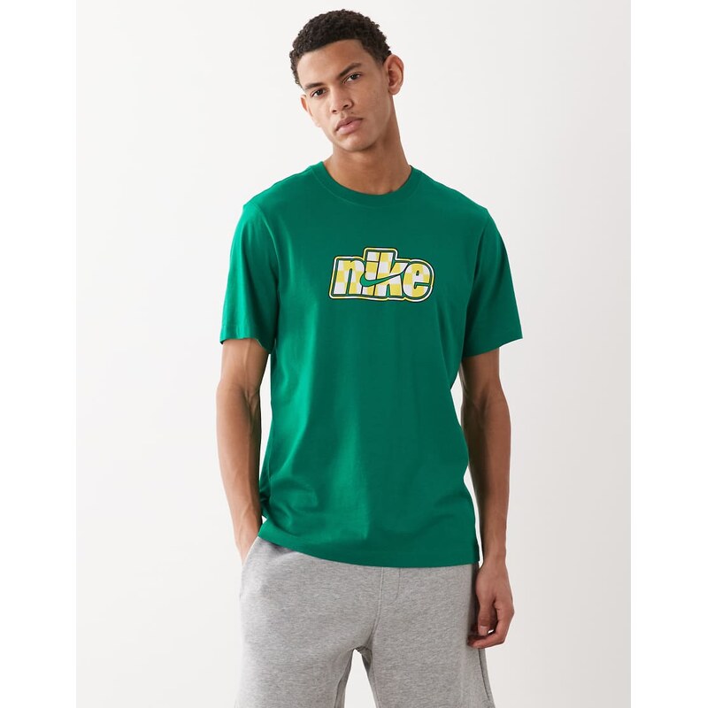 Nike Futbol central logo t-shirt in green