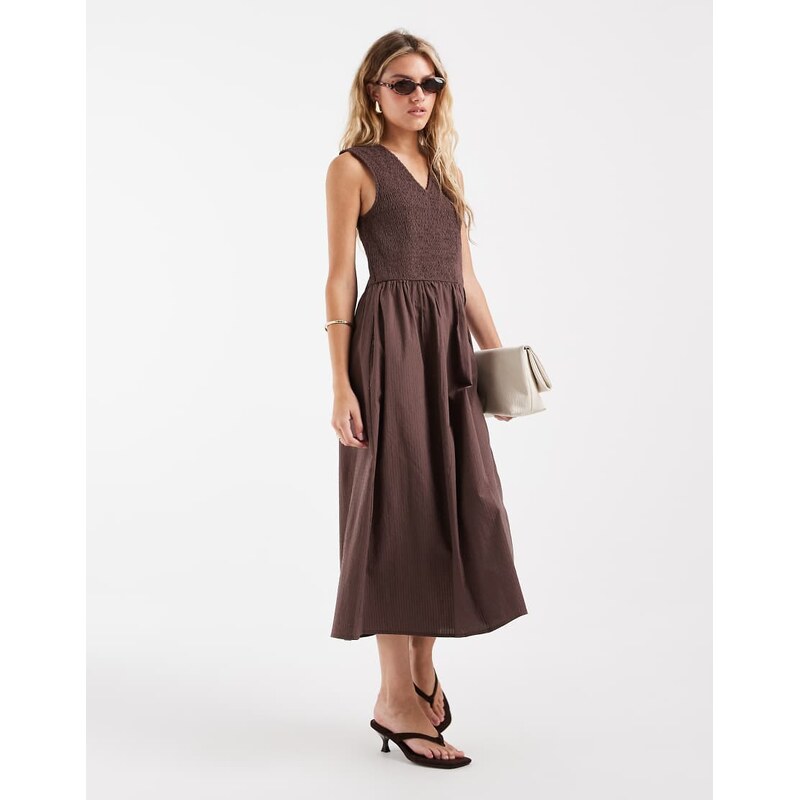 ONLY v-neck smock midaxi dress in brown