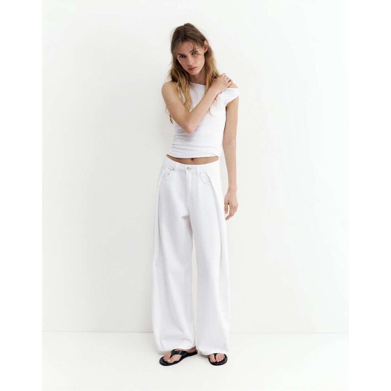 Pull&Bear Pleated balloon fit baggy jeans in white