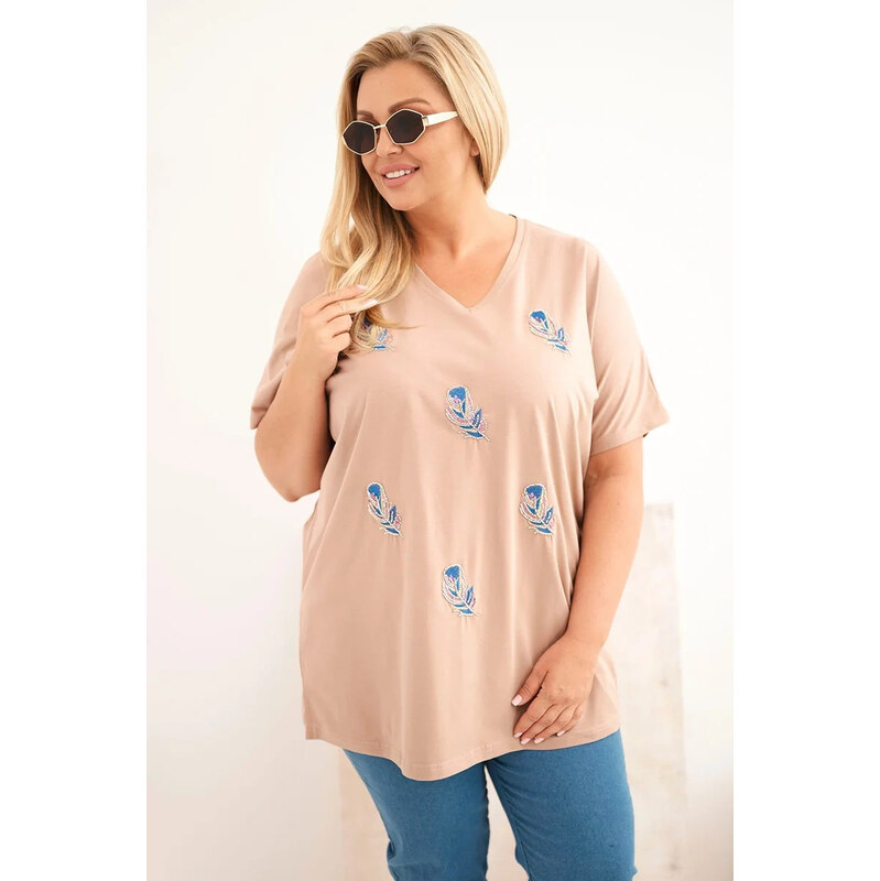 K-Fashion Dámská bavlněná halenka Plus Size s peříčky velbloudí