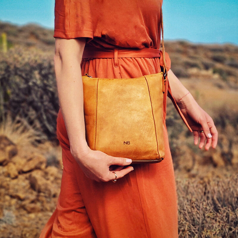 Kožená kabelka crossbody Noelia Bolger žlutá NB 2086 ZLU