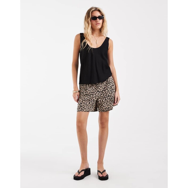 ONLY high waist shorts in leopard print-Black