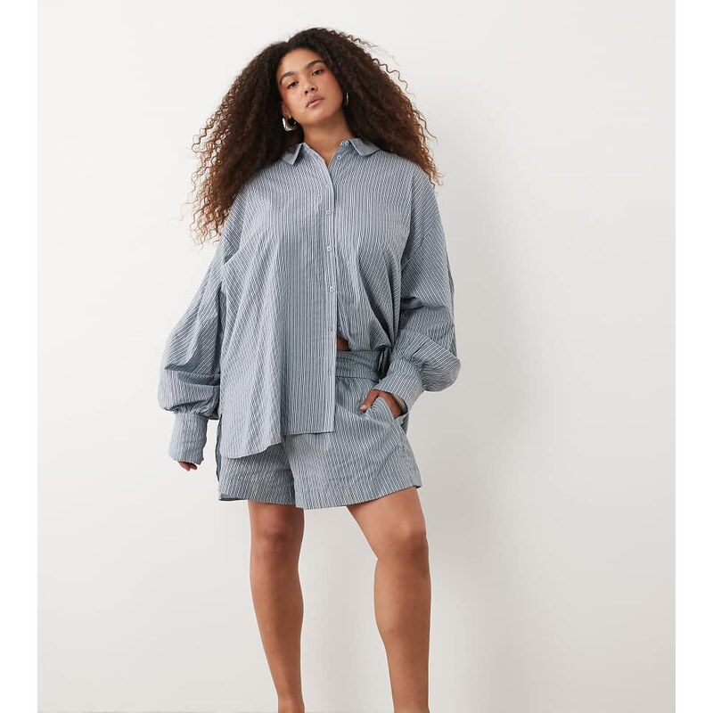 ASOS Curve ASOS DESIGN Curve pull on shorts in blue stripe