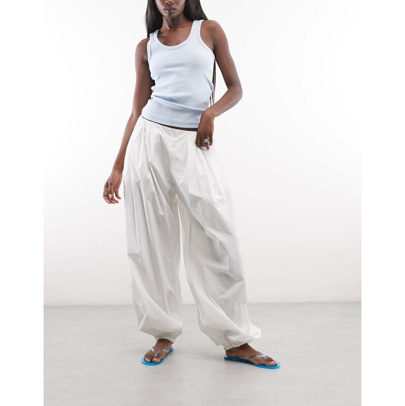 Weekday pleated balloon trousers in white