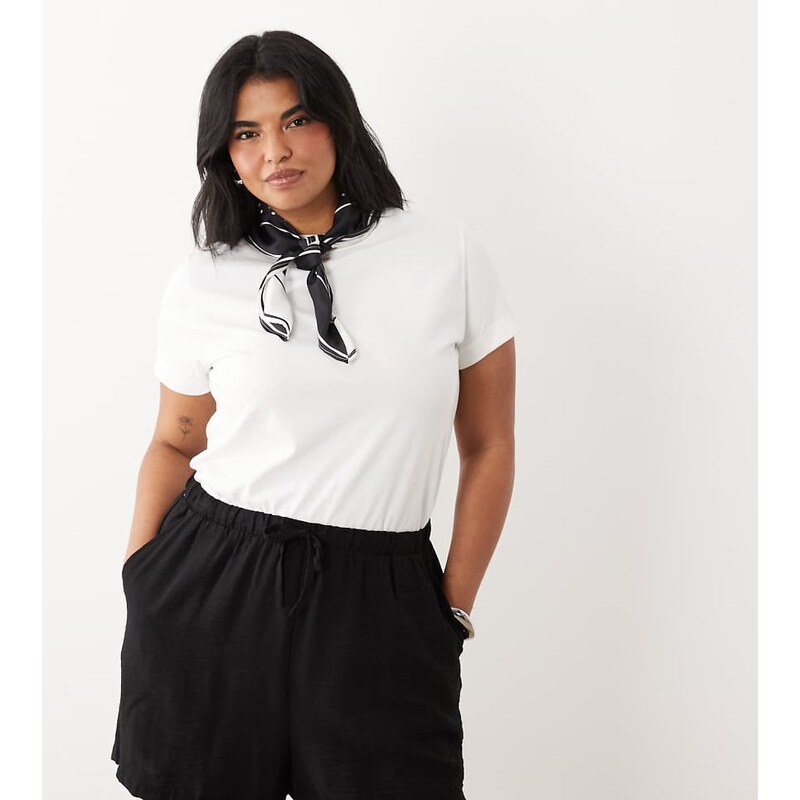 New Look Plus New Look Curve linen look shorts in black