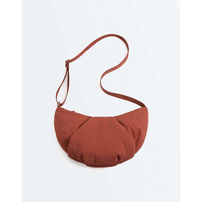 OYSHO Textured quilted crossbody bag in terracota-Blue