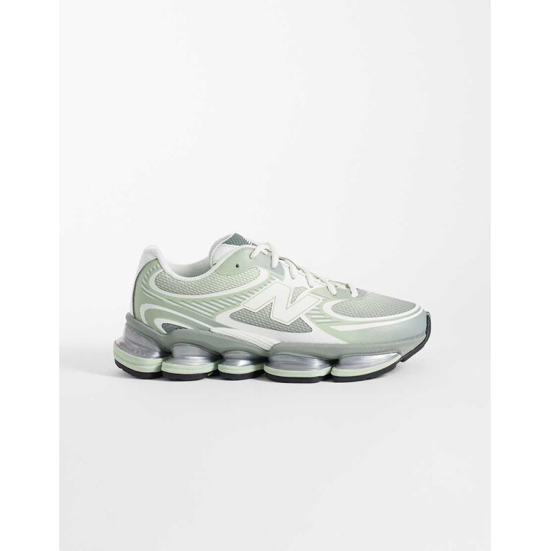 New Balance 2000 trainers in light green-Silver
