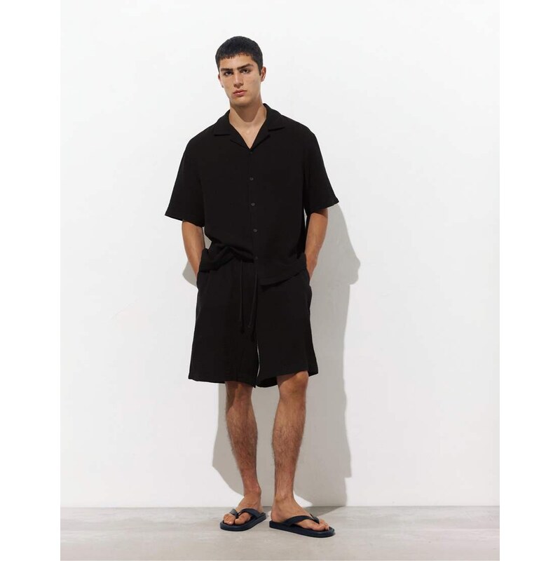 Pull&Bear Bermuda short sweatpants in black