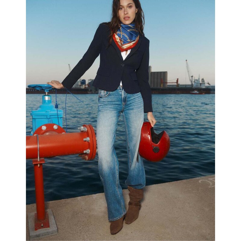 Stradivarius D91 low-rise wide-leg jeans in medium denim wash