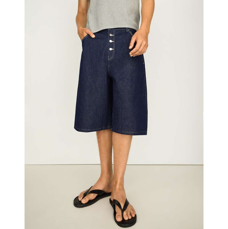 Bershka Barrel denim bermuda shorts in blue-Navy