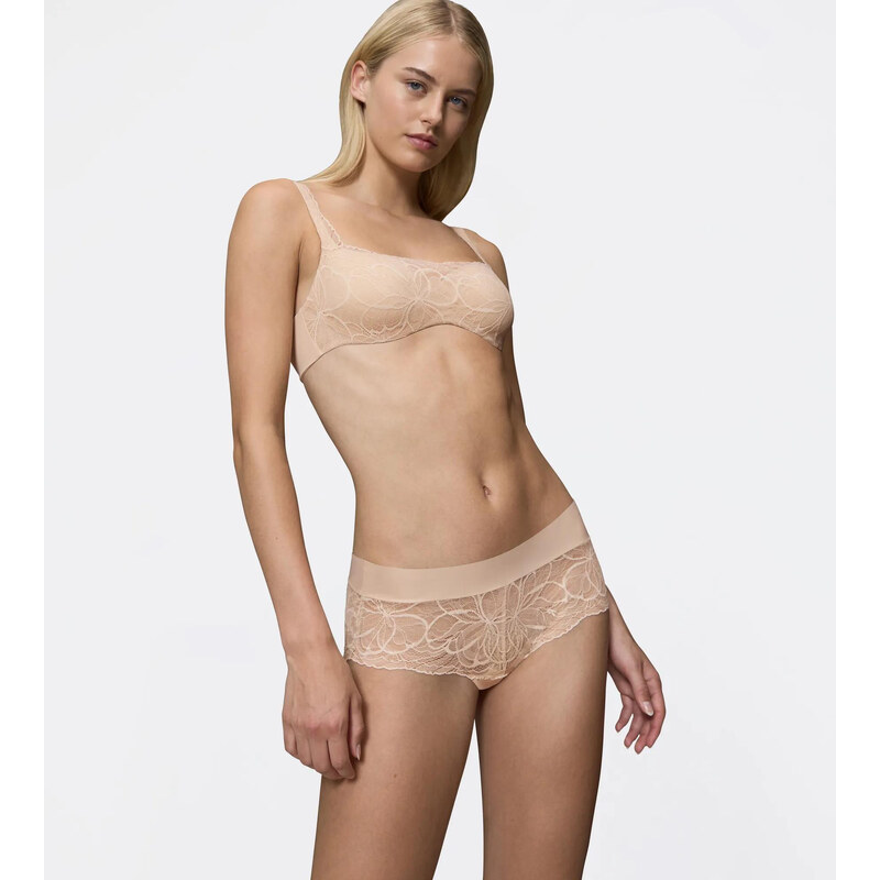 BODY MAKE-UP ILLUSION LACE – Tvarující krátké kalhotky Triumph