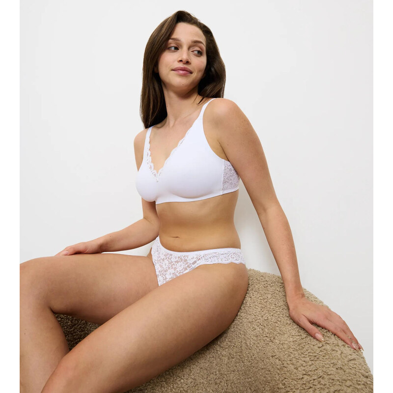 AMOURETTE – boková tanga s LYCRA pro neviditelný efekt Triumph