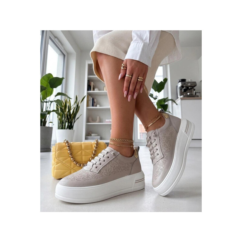 Sportovní boty na platformě model 228210 Solea
