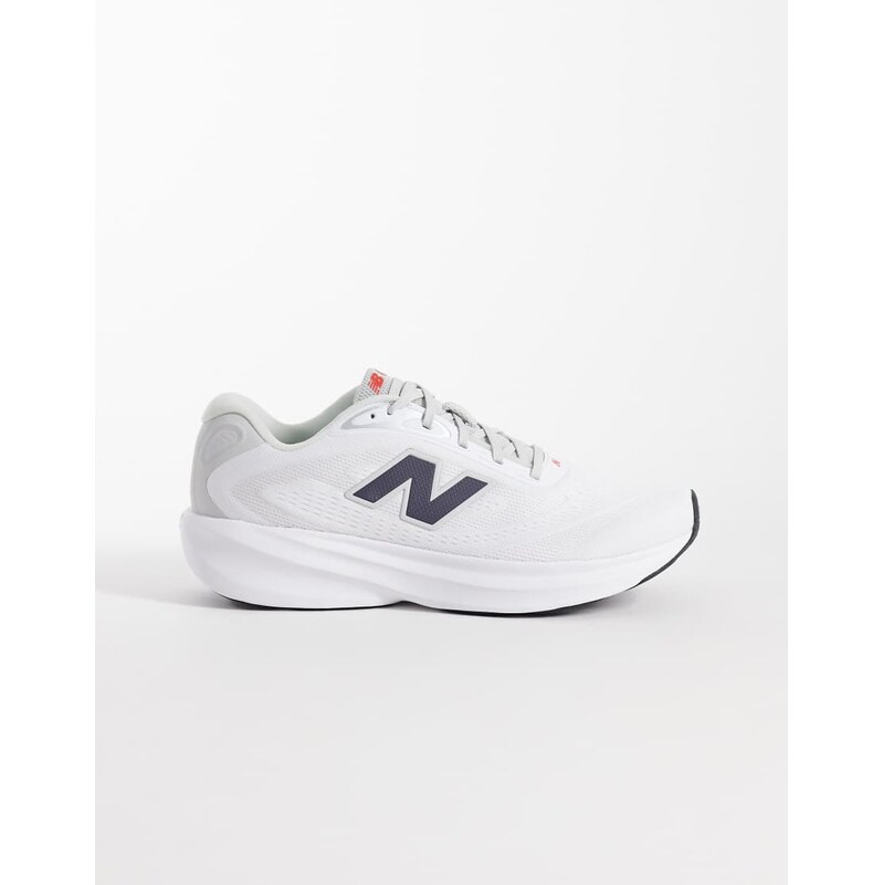 New Balance 680 trainers in white
