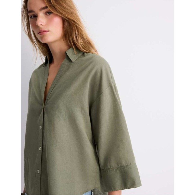Stradivarius Linen-effect kimono sleeve shirt in khaki-Green